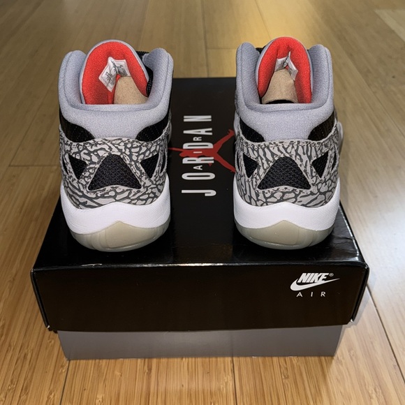 Air Jordan 11 Retro low ie - size 10 - never worn - Picture 3 of 6